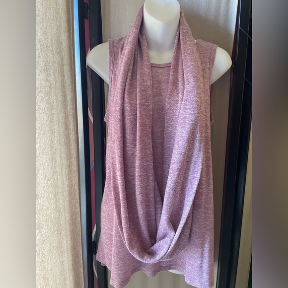 Kim and Co Large Light Pink three piece set Includes a scarf, tank & cardigan. - Picture 4 of 10